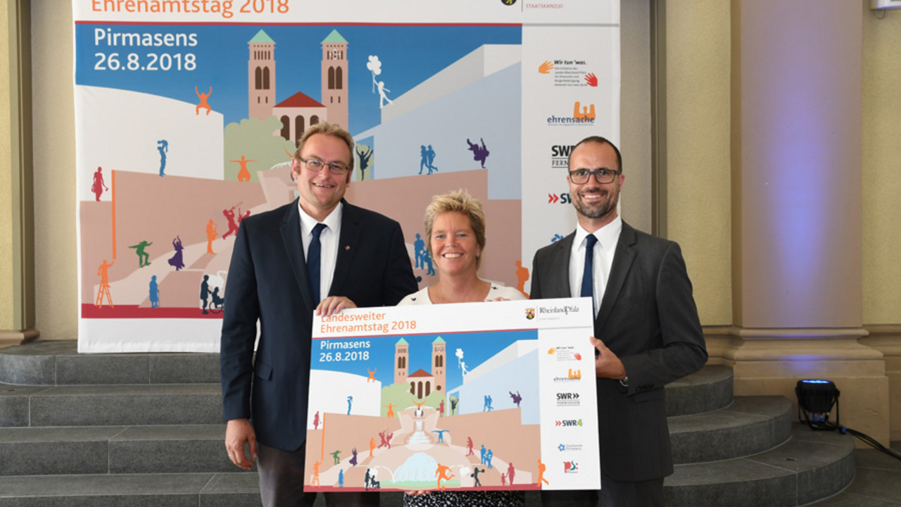 Markus Zwick, Bürgermeister Pirmasens; Simone Schelberg, SWR-Landessenderdirektorin; Staatssekretär Clemens Hoch, Chef der Staatskanzlei