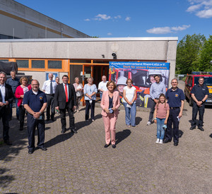 Zu Beginn der Pandemie hat der Kreisfeuerwehrverband Rhein-Lahn e.V. in Nastätten ganz schnell das Maskennähprogramm „Gemeinsam für unsere Helfer“ aufgestellt, 25.000 Behelfsmasken organisiert und an soziale und medizinische Einrichtungen verteilt. 