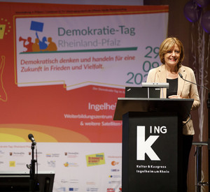 Der Demokratie-Tag Rheinland-Pfalz-Tag mit Ministerpräsidentin Malu Dreyer am 29.09.2022 in der Veranstaltungshalle kING und im Großen Saal im WBZ in Ingelheim.