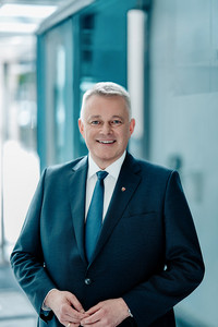 Porträtfoto Ministerpräsident Gordon Schnieder