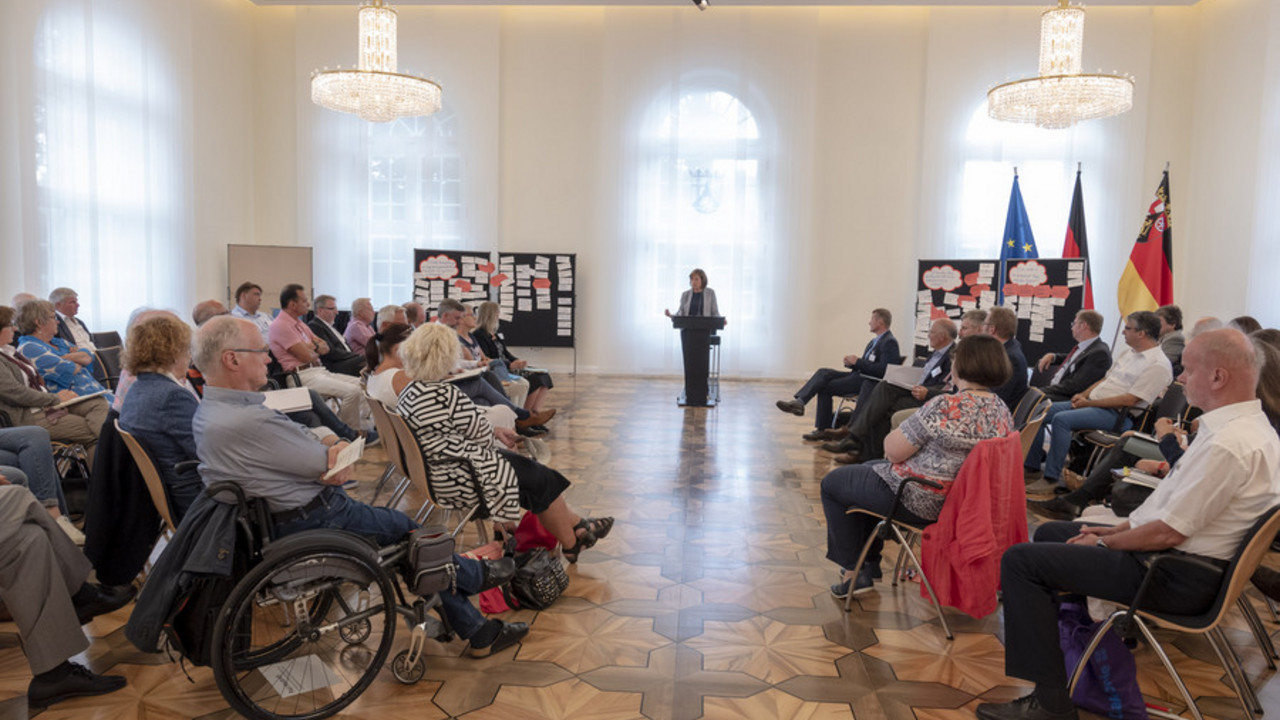 Gründung des Landesnetzwerks Bürgerschaftliches Engagement