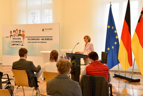 Ministerpräsidentin Malu Dreyer bei der Preisverleihung zum Jugend-Engagement-Wettbewerb