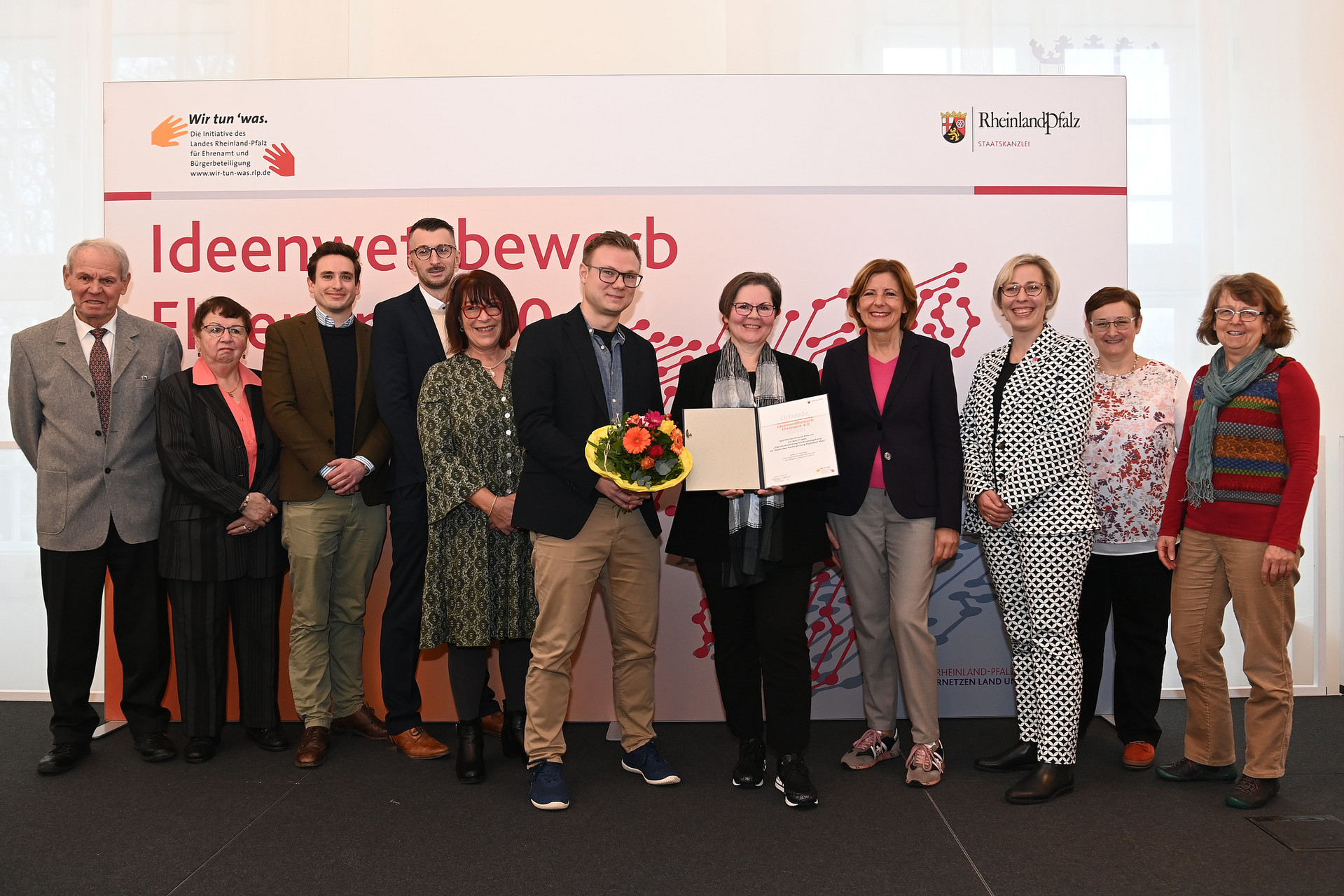 Projekt: Digitale Ausbildung/Vorbereitungskurse zur staatlichen Fischerprüfung Rheinland-Pfalz, Ministerpräsidentin Malu Dreyer mit den Preisträgerinnen und Preisträgern 