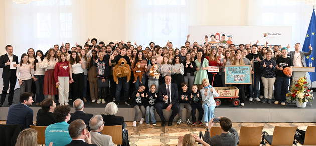 Schweitzer: Junge Menschen mischen sich ein und machen ihre Ideen sichtbar - davon lebt unsere Demokratie