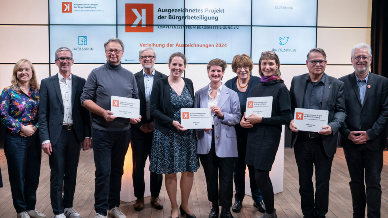 Preisträgerinnen und Preisträger der letzten Preisverleihung des Kompetenzzentrums Bürgerbeteiligung