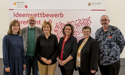 Ministerpräsidentin Malu Dreyer und die Jury des Ideenwettbewerbs Ehrenamt 4.0