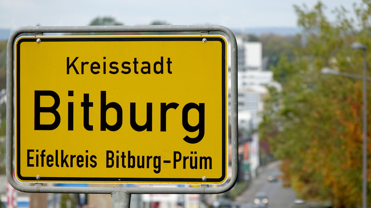 Ortseingangsschild der Kreisstadt Bitburg 