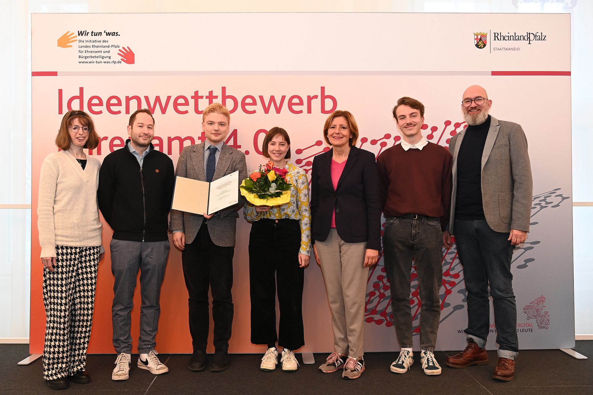 Projekt: FILMZ e.V., Ministerpräsidentin Malu Dreyer mit den Preisträgerinnen und Preisträgern 