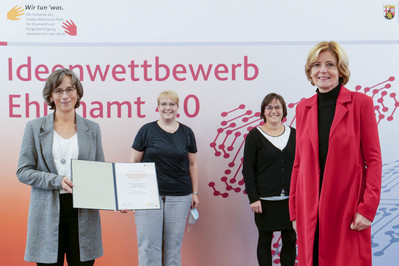 Ministerpräsidentin Malu Dreyer ehrt die Preisträgerinnen der ChoriFeen Andernach