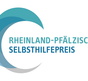 Anmutung des Selbsthilfepreises bestehend aus drei unterschiedlich farbigen Monden