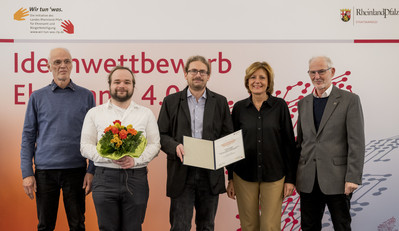 Ministerpräsidentin Malu Dreyer ehrt die Preisträger von Freifunk Westpfalz